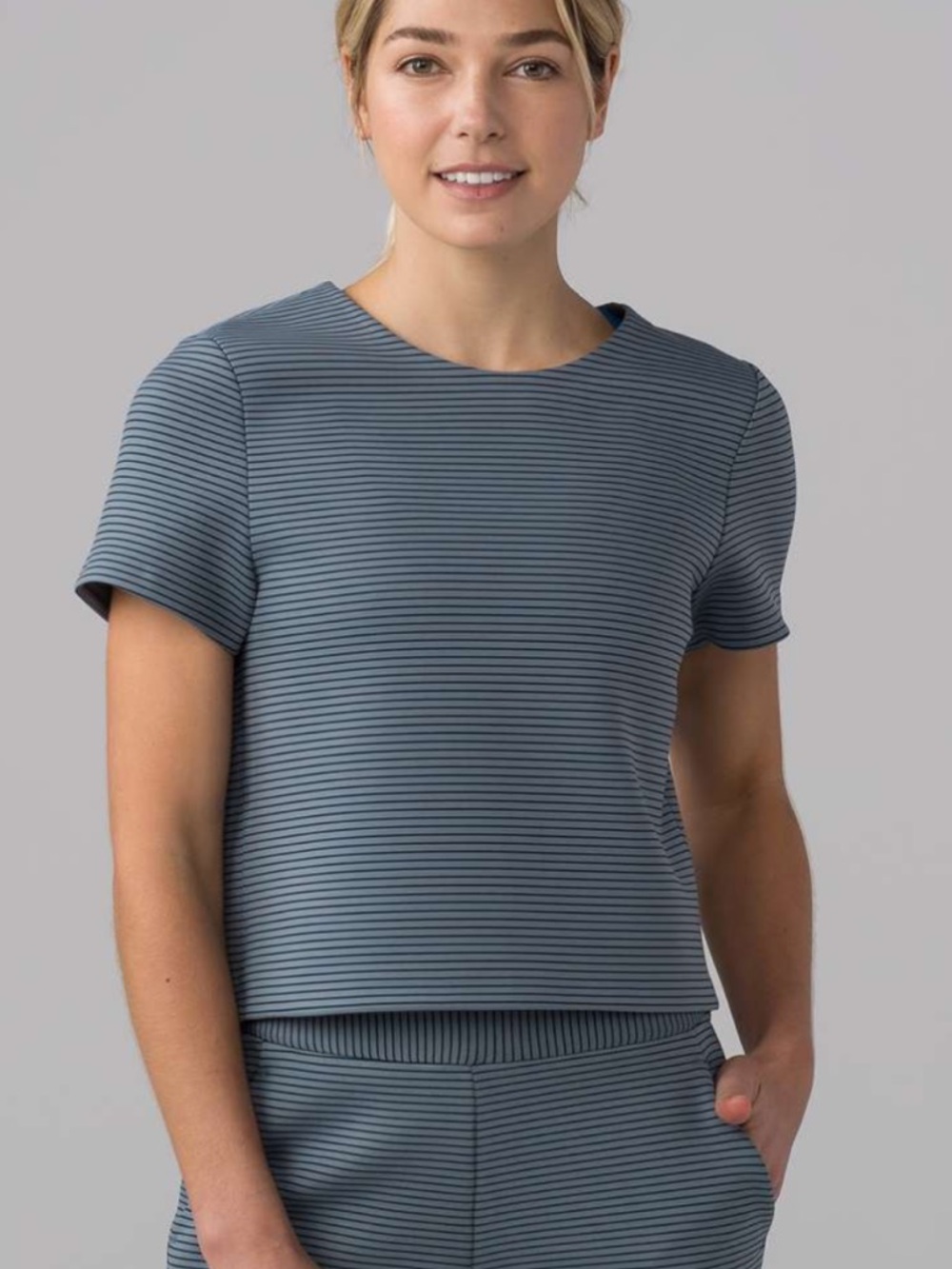 Lululemon Shaped Short‎ Sleeve Tee Size 6 Crew Neck Sterling Blue Thick T-Shirt